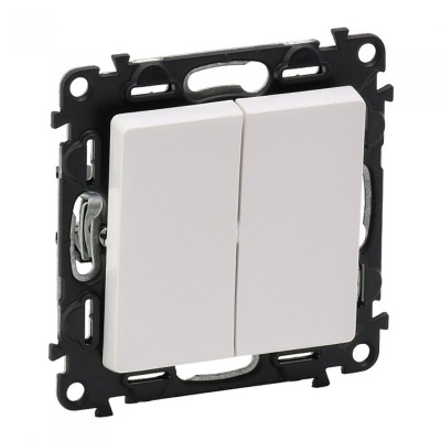 Vypínač č.5 VALENA LIFE biely 752105