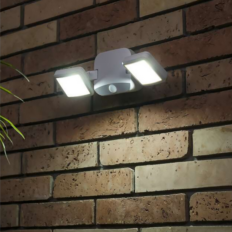 Svietidlo nočné LED BATERY LED SPOTLIGHT DOUBLE WT s pohybovým senzorom na batérie
