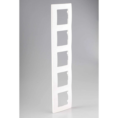 Päťrámček LEGRAND NILOE 665005 biely