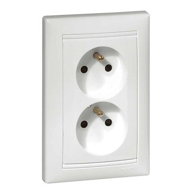 Dvojzásuvka LEGRAND VALENA 774390 bílá