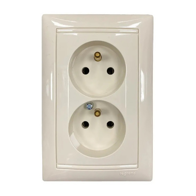 Dvojzásuvka LEGRAND VALENA 774392 béžová 774392